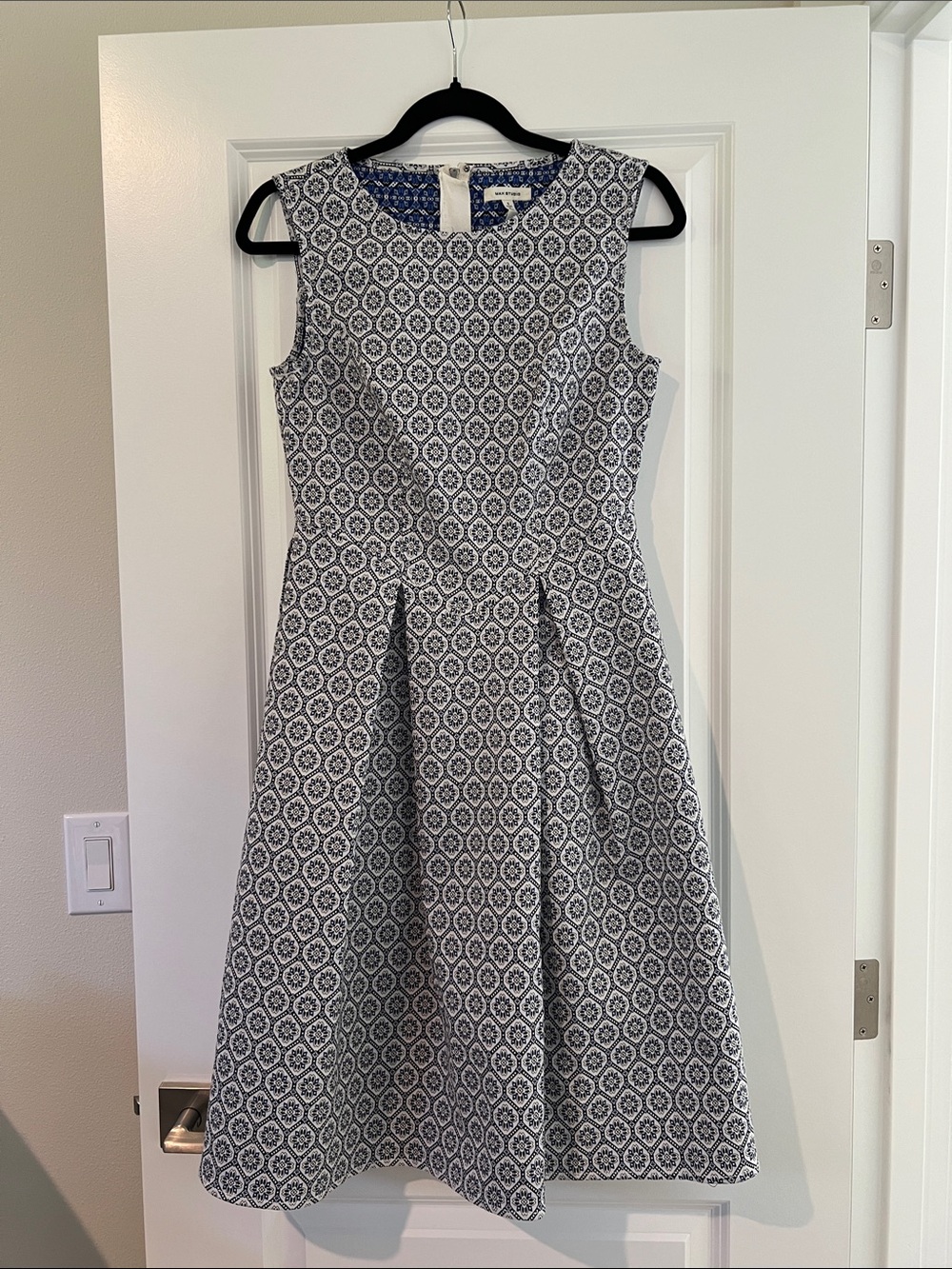 Max Studio Rayon Blend Navy and White Sleeveless Elegant Fit & Flare Midi Dress